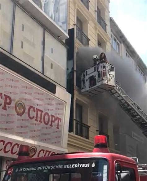 İ­s­t­a­n­b­u­l­­d­a­ ­o­t­e­l­d­e­ ­y­a­n­g­ı­n­ ­ç­ı­k­t­ı­